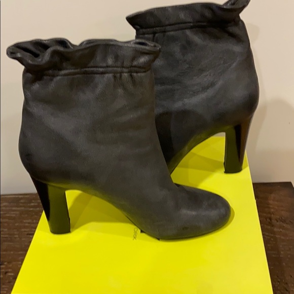 DKNY Leather Booties size 9.5 - Picture 2 of 5